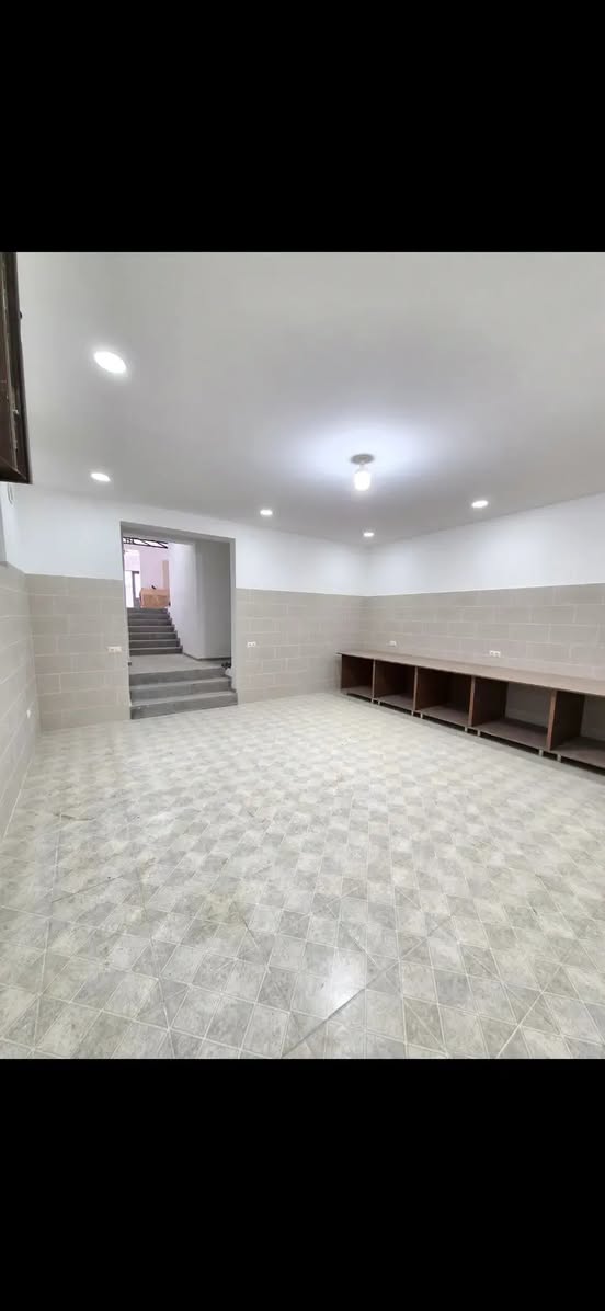 Ticari alan, Tiflis — $750