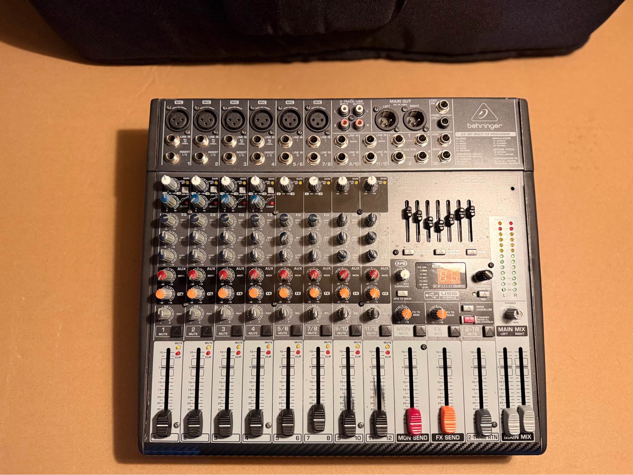 Satılır mikşer Behringer xenix-x1222..də servis olunub və işləyir — 50…