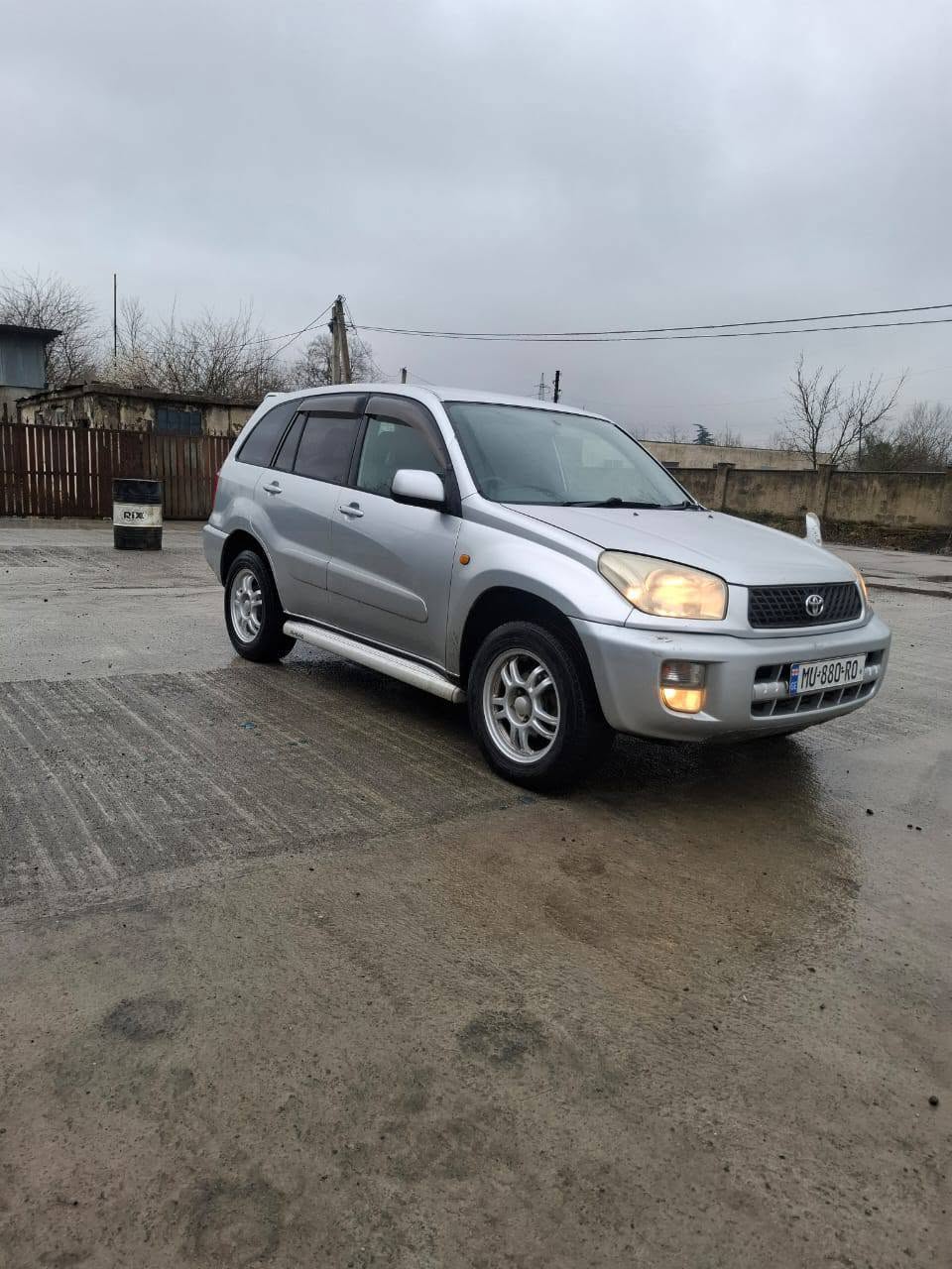 Yaxşı vəziyyətdə, 2001-ci il. Avtomatik, sağ ön çarx, yürüş 237045 km.