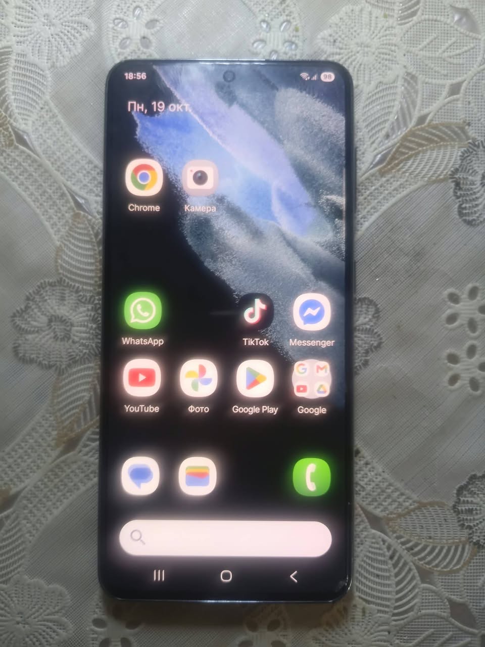 Samsung Galaxy S21 8/128GB, charger and box