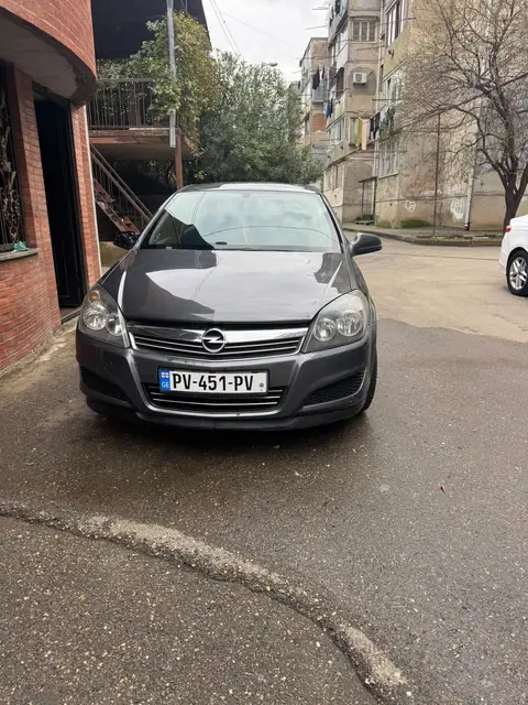 Satılık. 2012 model. 2.7 dizel. İdeal durumda, 3500$