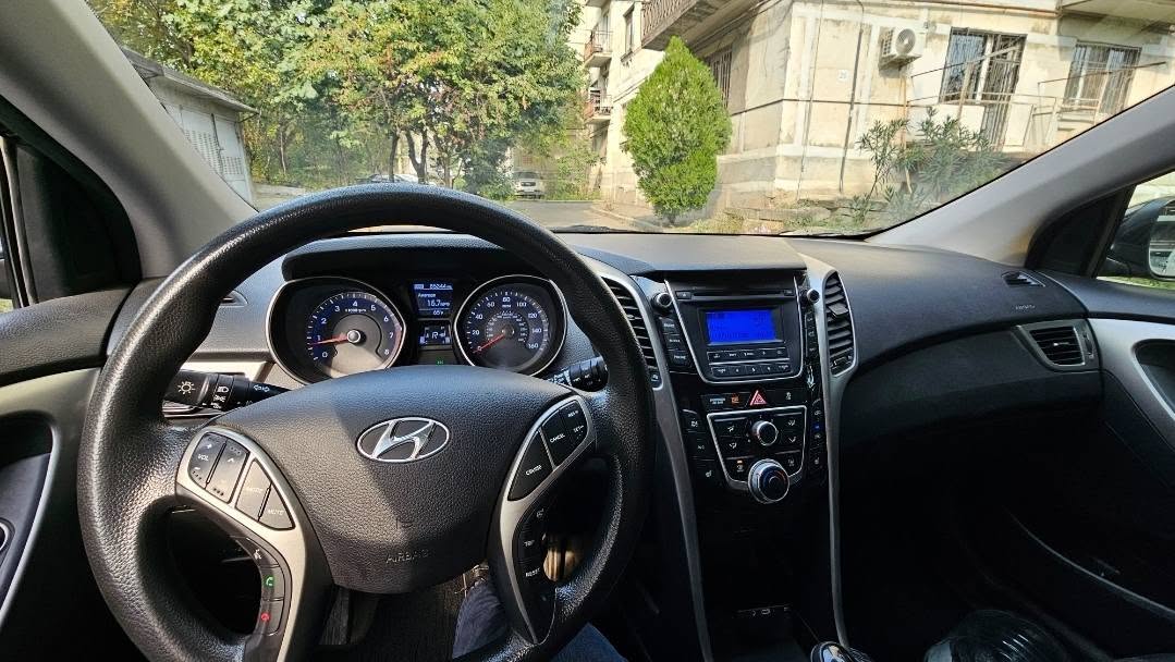 Hyundai Elantra GT 2013 — 4,700$