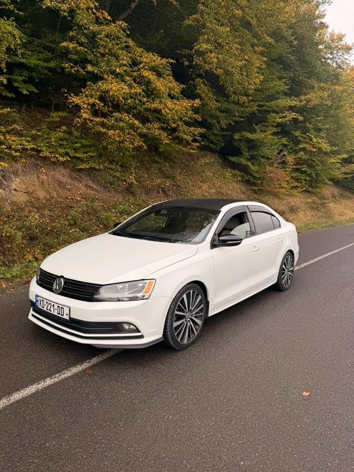 2015 წელი. 1.8 ძრავი. იდეალურ მდგომარეობაში — 6,400$