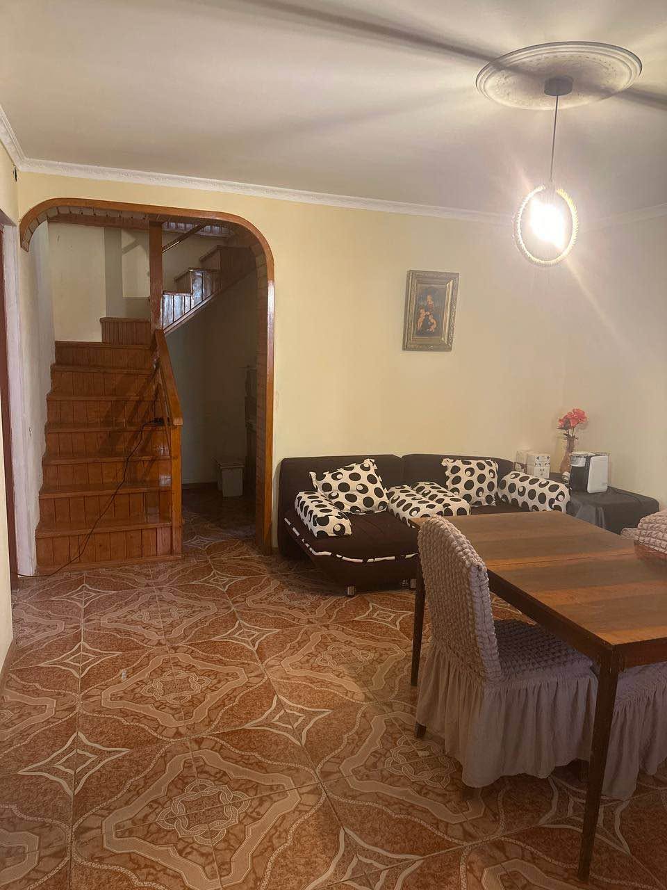 Վաճառքի է մասնավոր տուն հողակտորով —