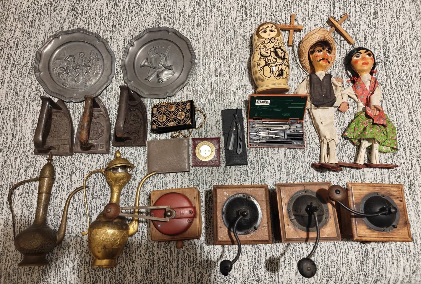 Qədim əşyaların komplekti, hər şey bir yerdə