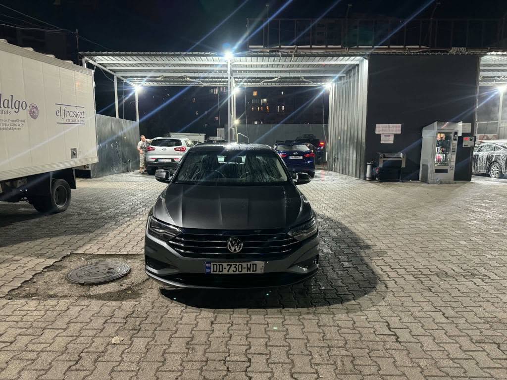 21 yaşlı mexanik satılır. 1.4 TSI — 8,700$