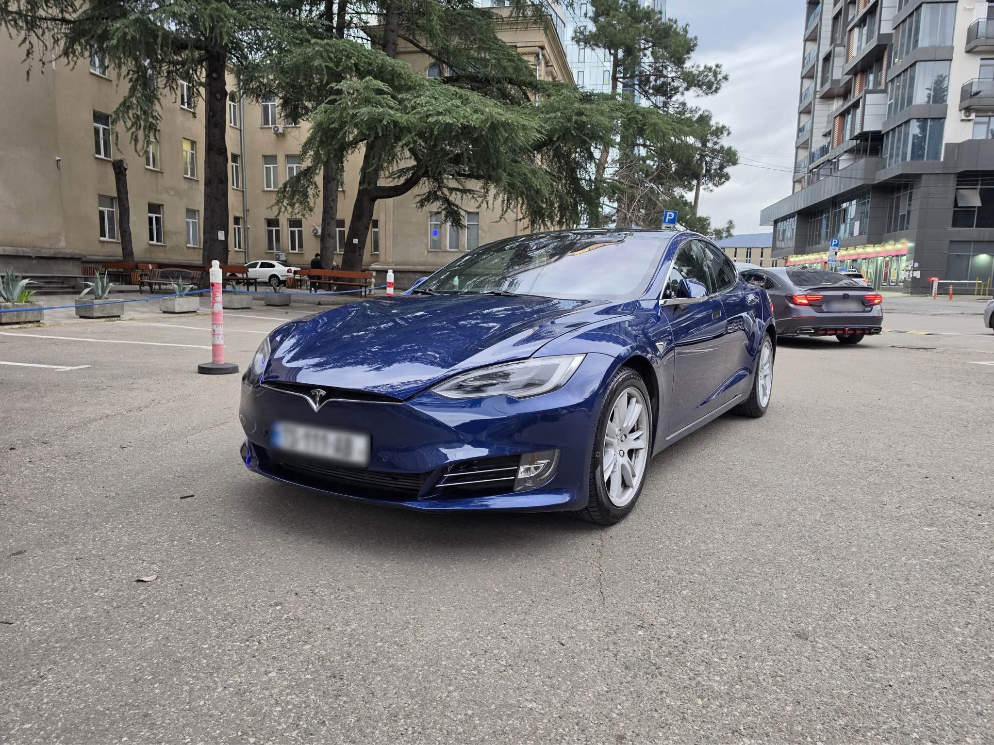 Tesla Model S 2000