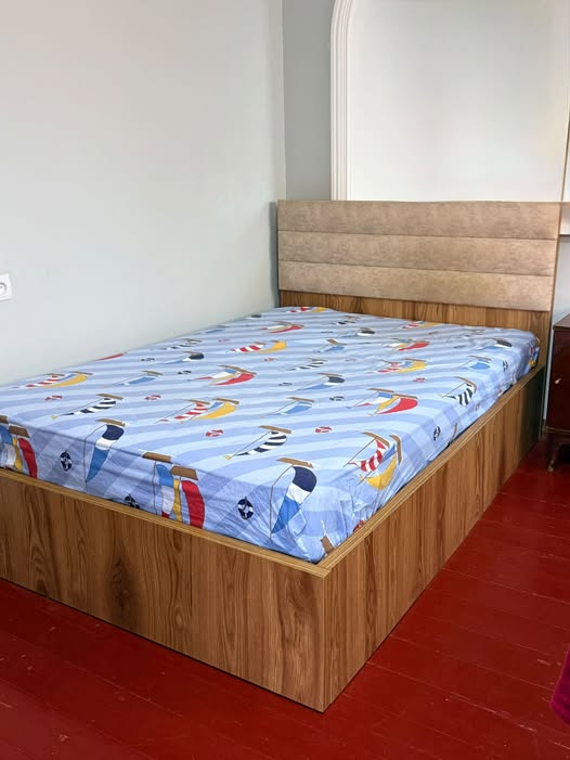 ვყიდი მდფ საწოლს სათავსოთი +მატრასით 140X200 — 600₾