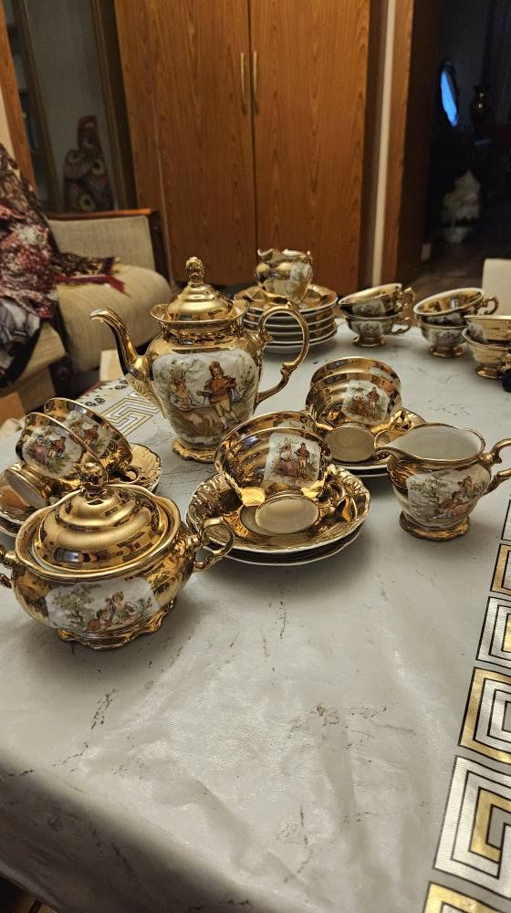 Старинный чайный сервиз «Мадонна»