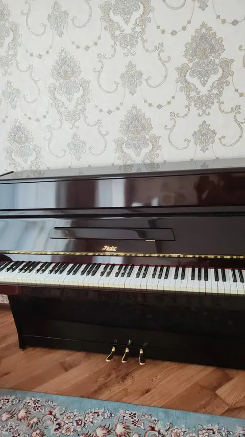 Üc pedallı Sholze pianinosu, əla vəziyətdə satılır