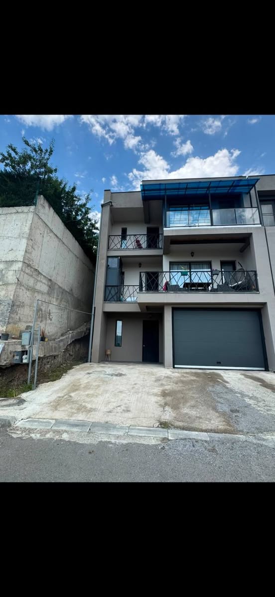 Ev, Tbilisi — $2,500