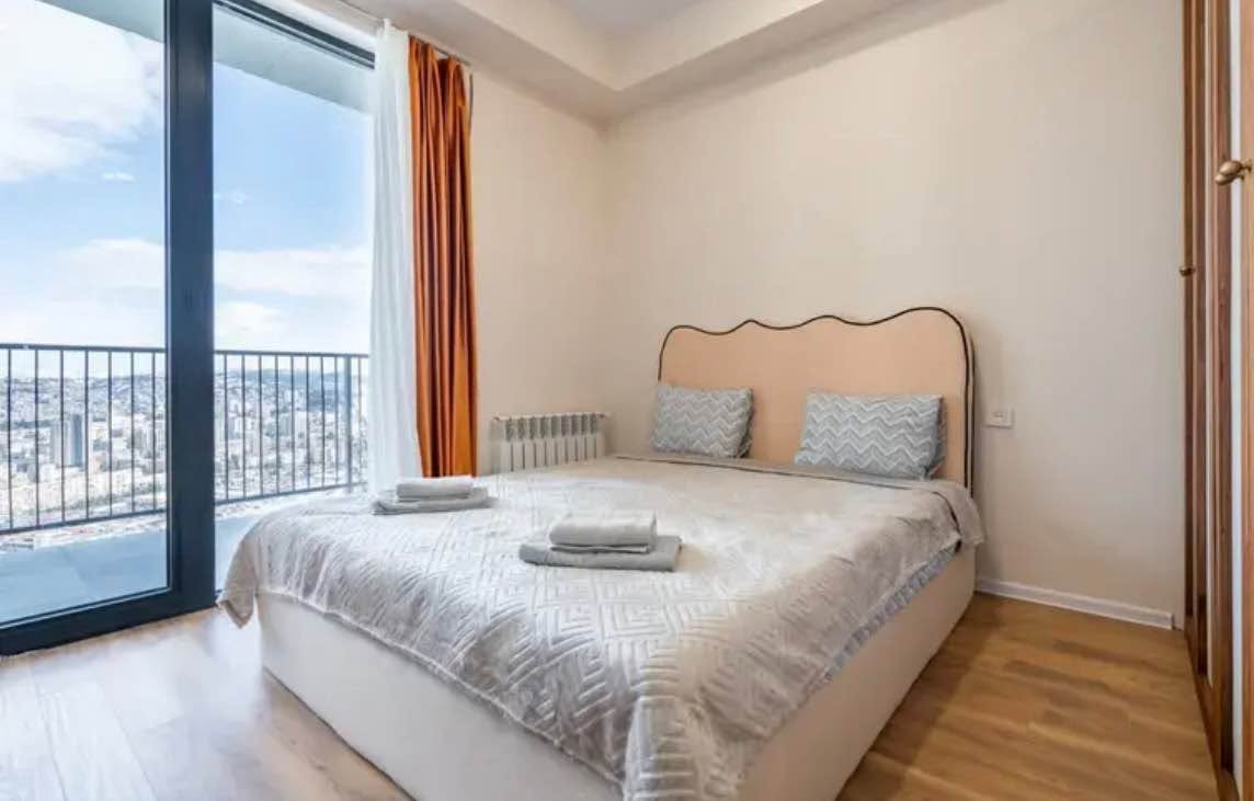 Վաճառվում է 5 սենյականոց բնակարան, Թբիլիսի — $299,000