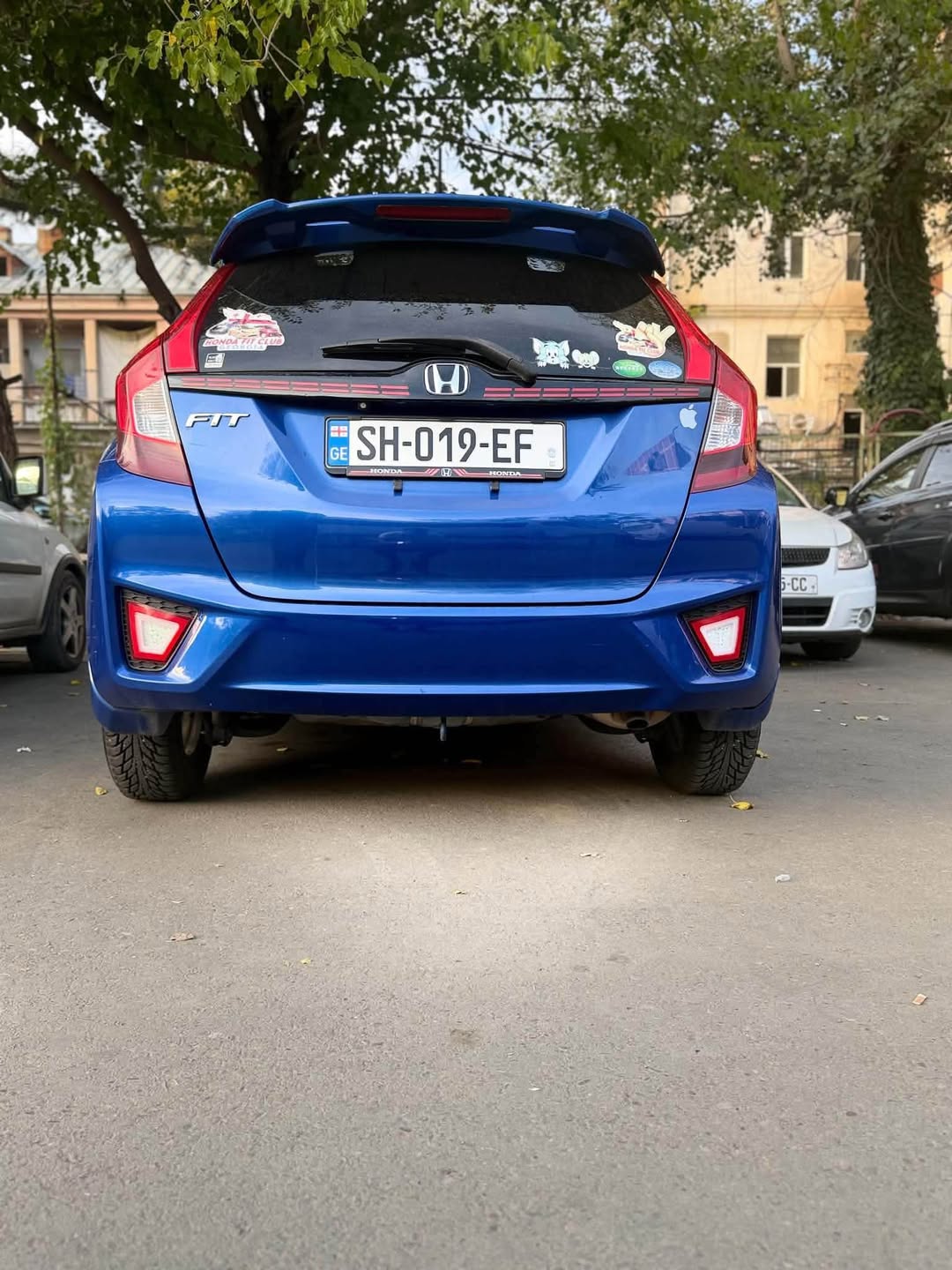 იყიდება ჰონდა ფიტი 2015 წლიანი 1.3 — 6,300$