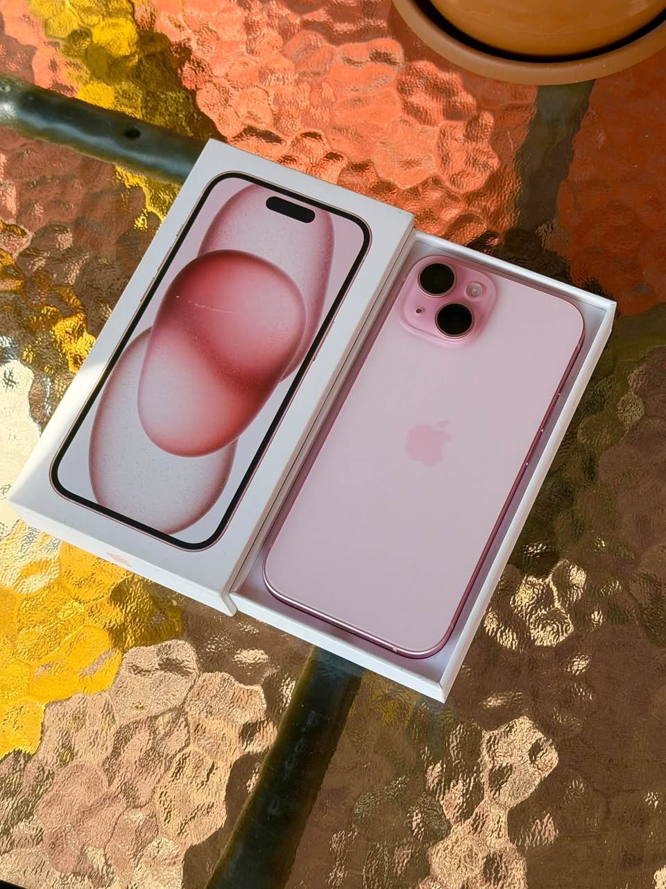iPhone 15 Վարդագույն;128 GB;BH 89%. Հեռախոսը 1,150₾ արժեքով է: