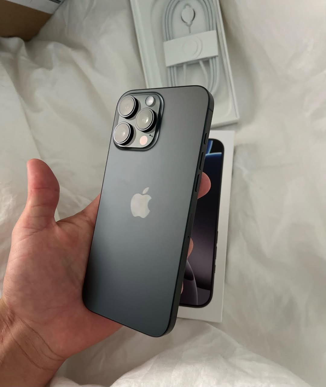 iPhone 16 Pro Max, უნაკაწრო