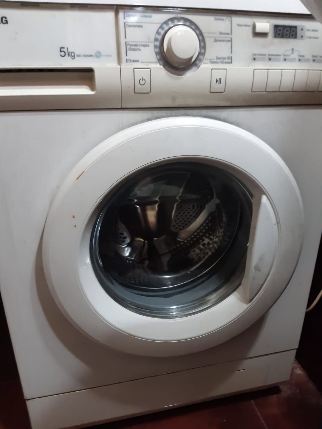 LG markalı maşın satışdadır. İdeal şəkildə işləyir.