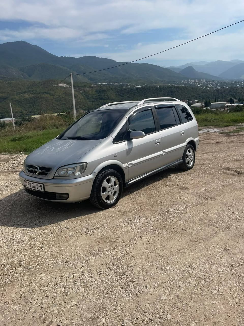 Opel Zafira 2005 — 5,200$