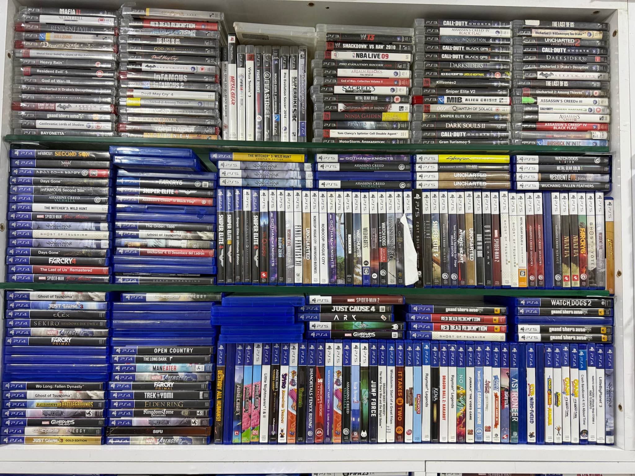 Batumi PS5 PS4 diskleri büyük seçim