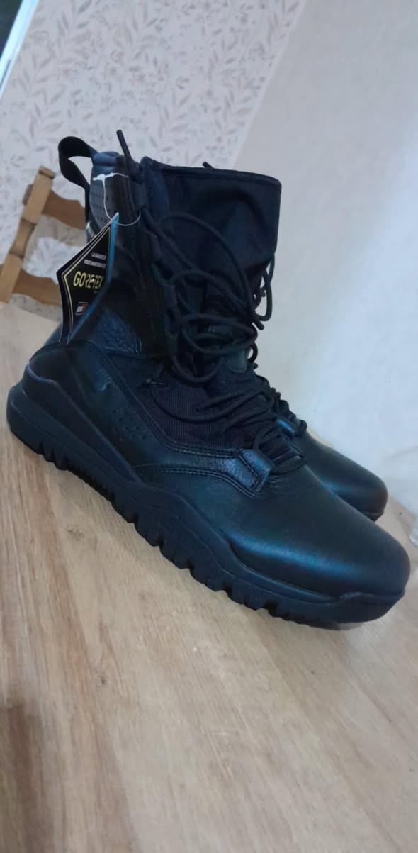 New black boots, size 44