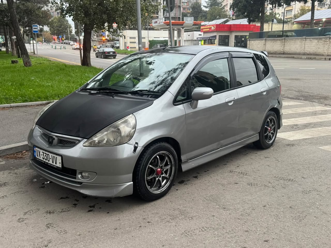 იყიდება 3000$ .3 2003 წლიანი