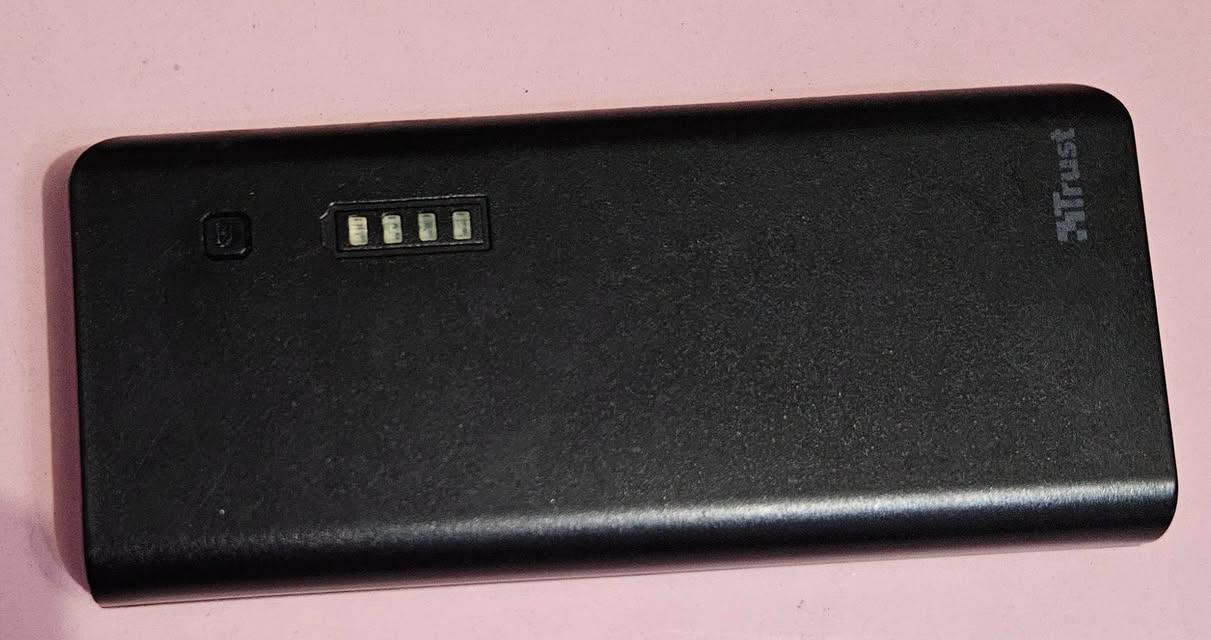 Trust power bank, black