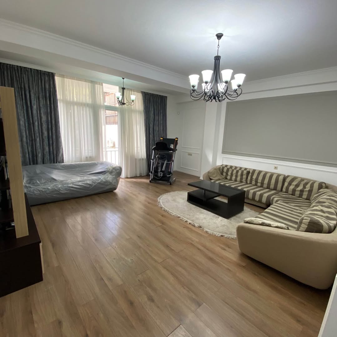 1000$🏡⬆️Vake'de sokakta daire kiraya veriliyor