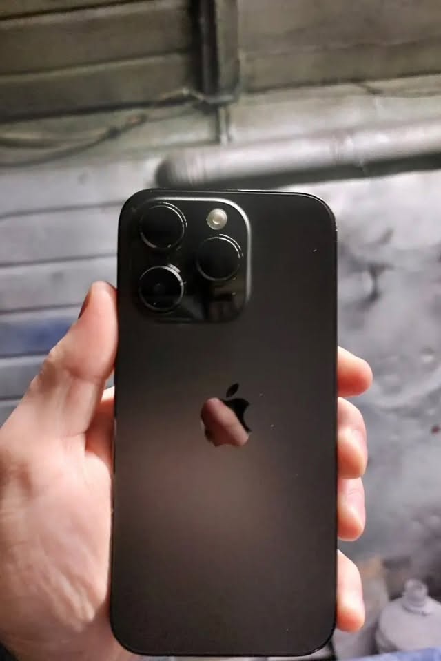 Վաճառվում է Apple 14 Pro բանալիով չբացված լավ