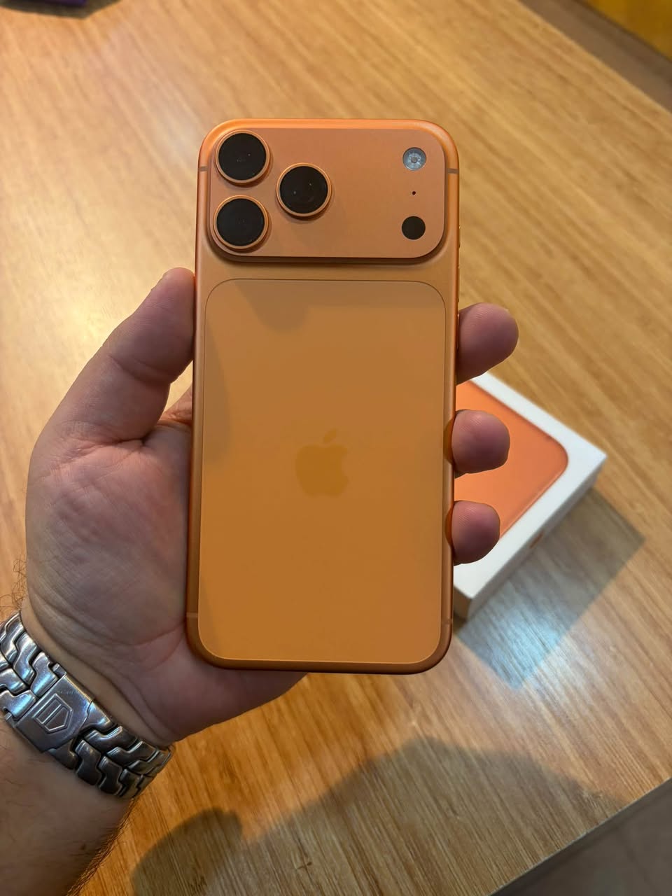 17 pro max 256gb 93% esim — 260,000֏