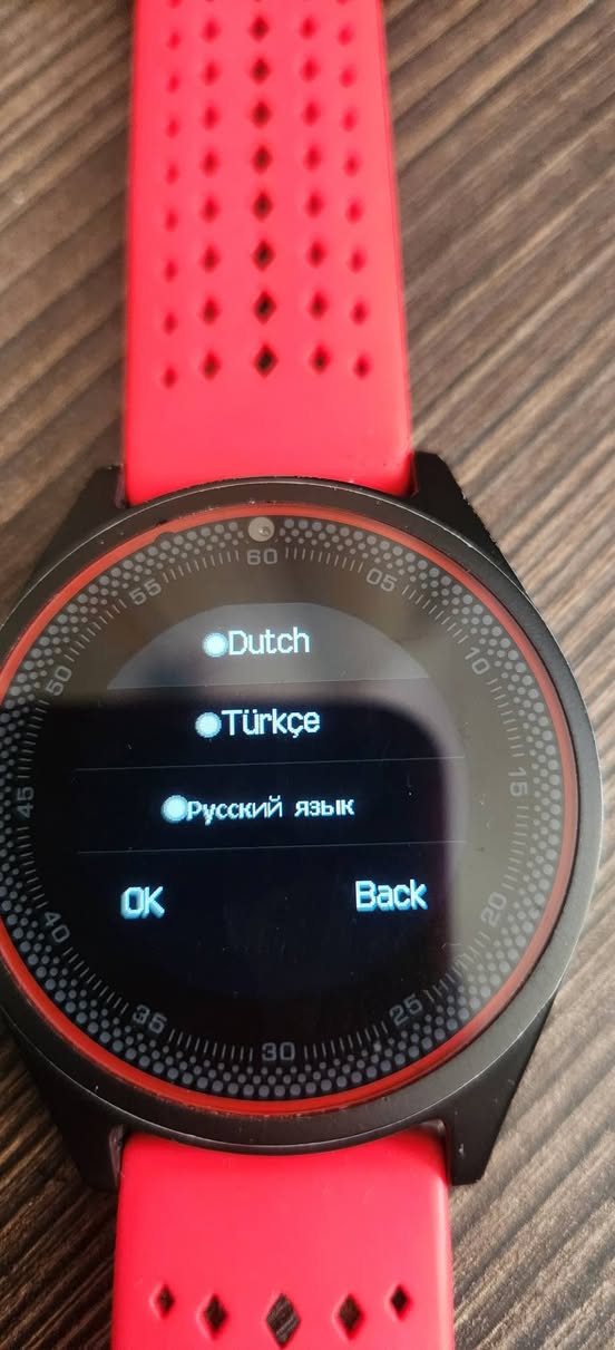 Ağıllı saat. Qutisi var. Təzədir. Rus dilində də var.