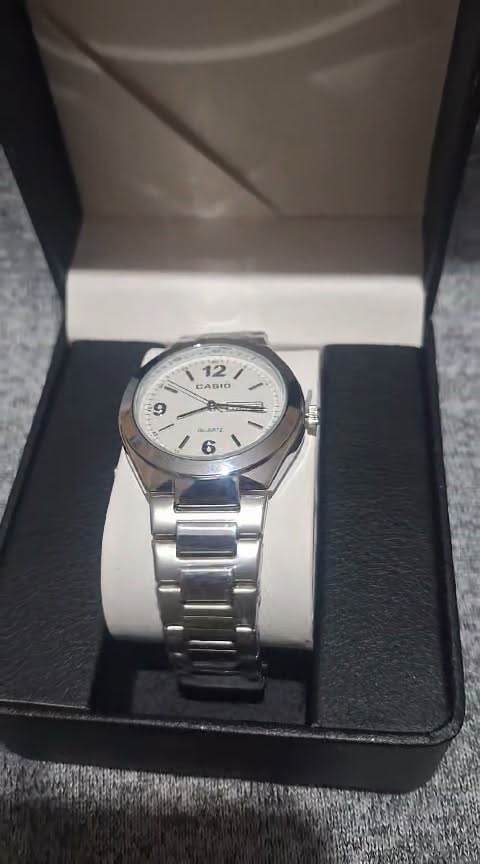 Casio gümüş saat, yeni