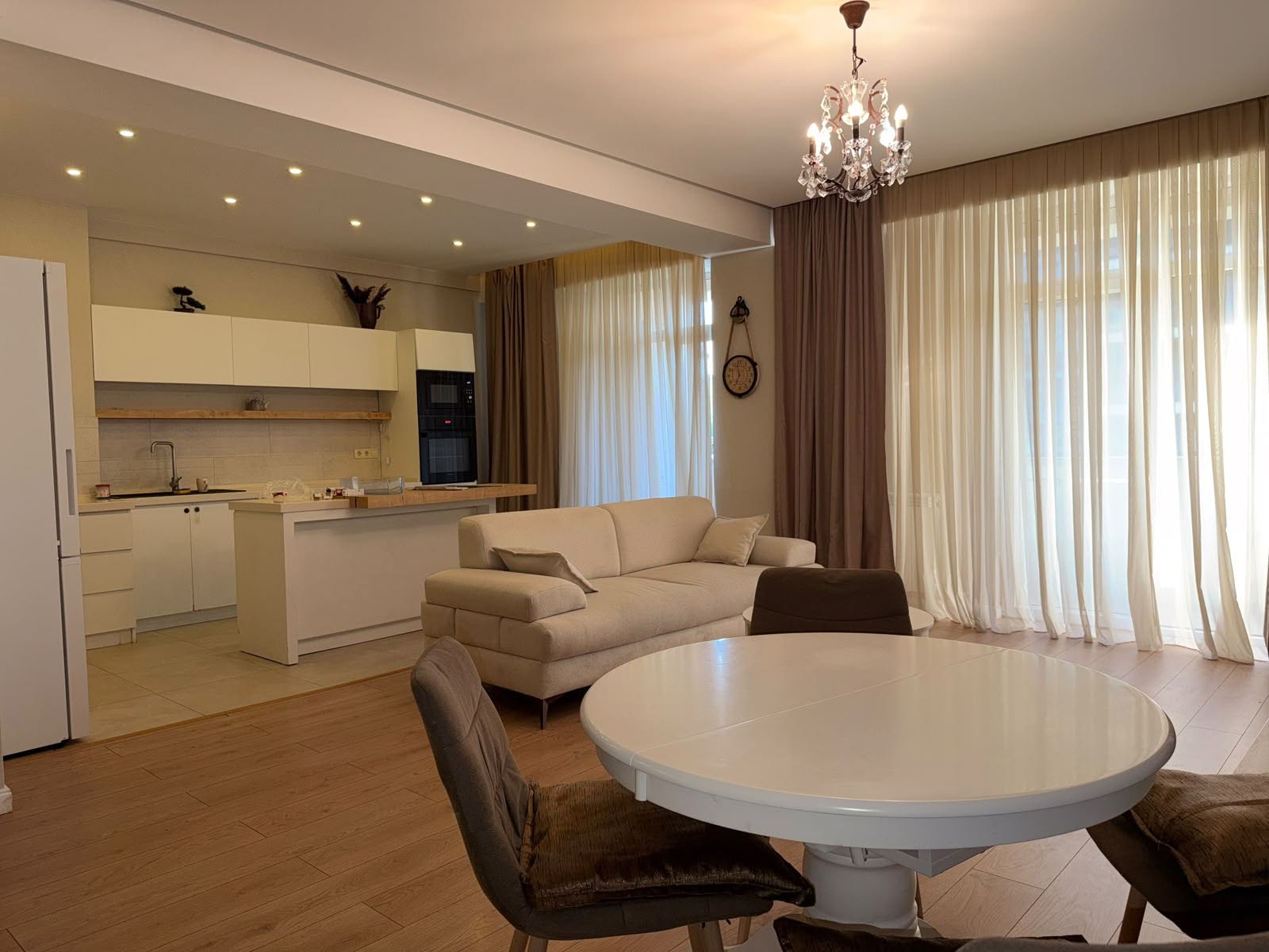 2 oda daire kiraya veriliyor, Tiflis — $1,400