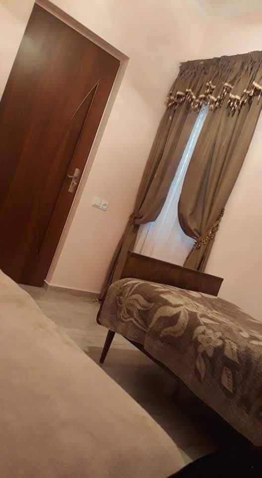 სახლი, თბილისი — $900