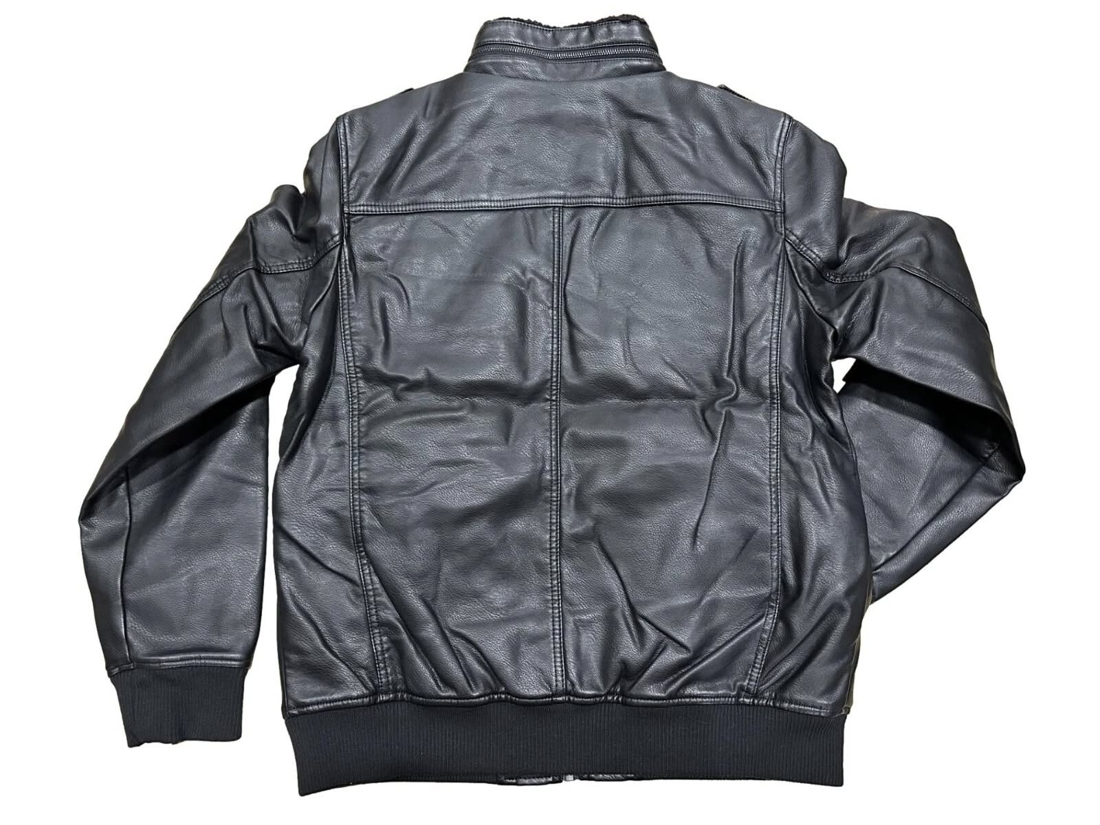 Վաճառվում է Levis նոր կոստյում չափ՝ XL — 290₾