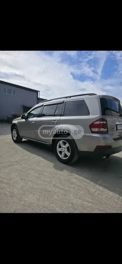 Mercedes-Benz GL 320 2008 — 7,700$