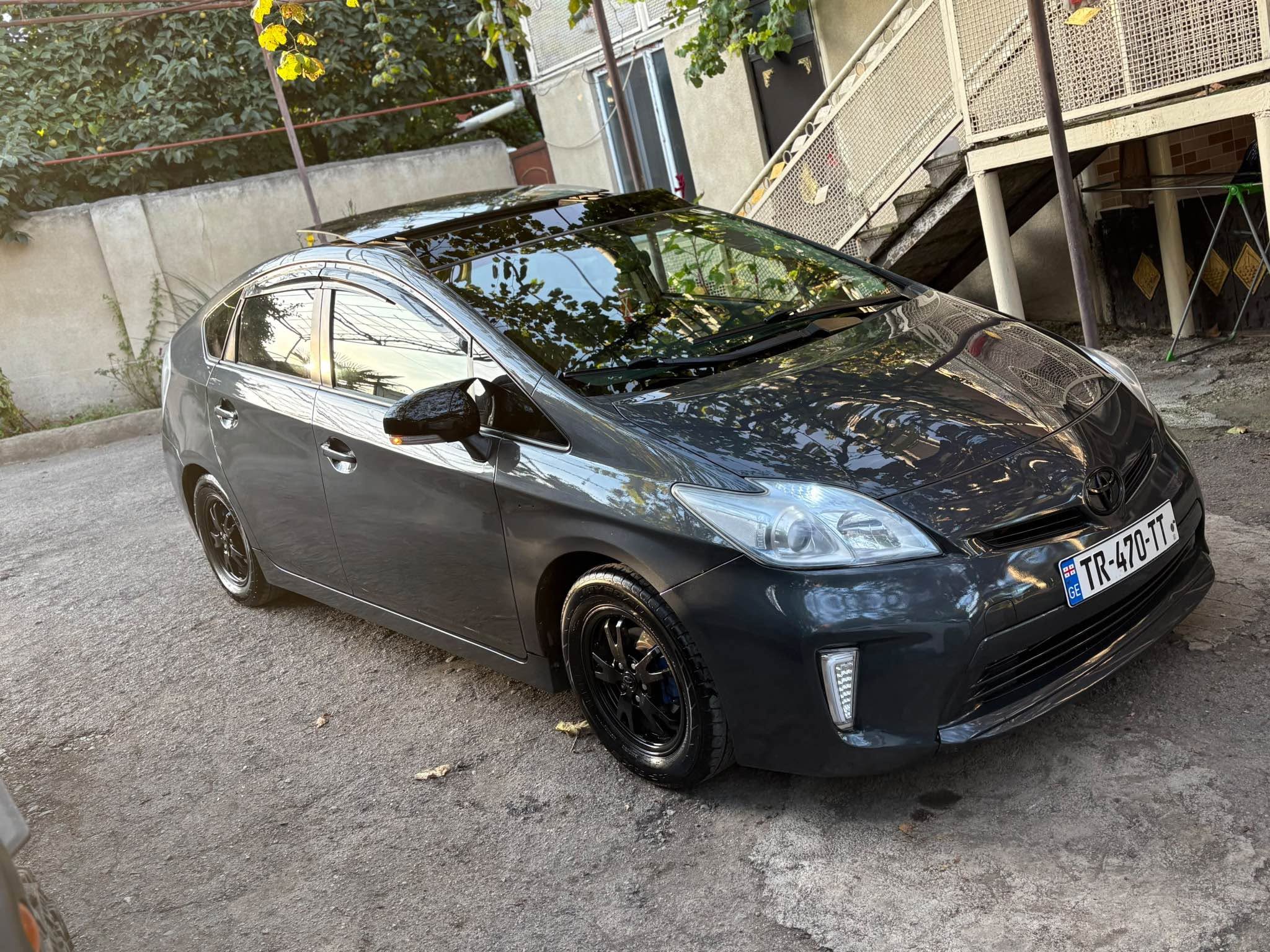 2012 modeli bir otomobil 5.300 dolar.