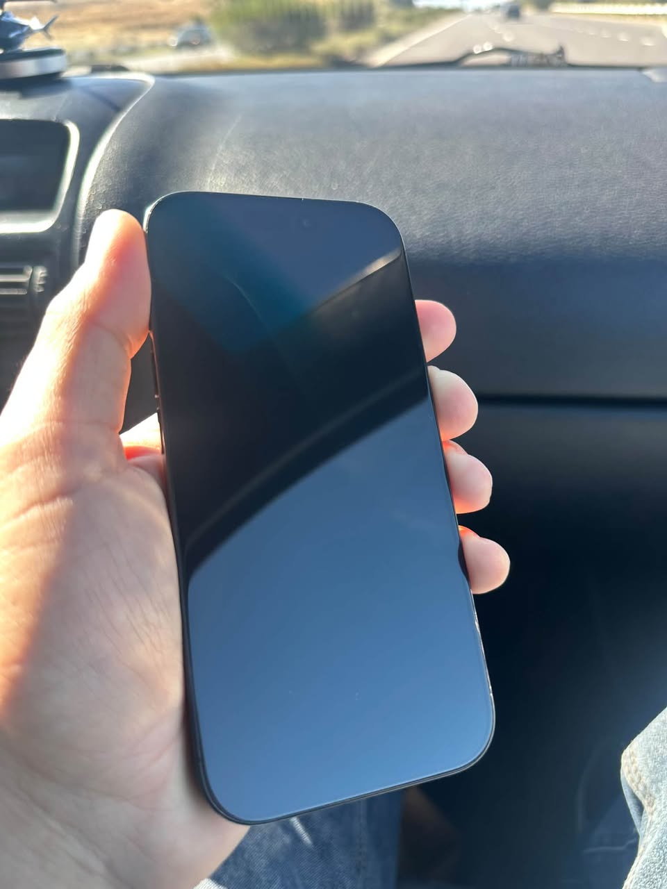 iPhone 16 Pro — Чёрный — 255,000₽