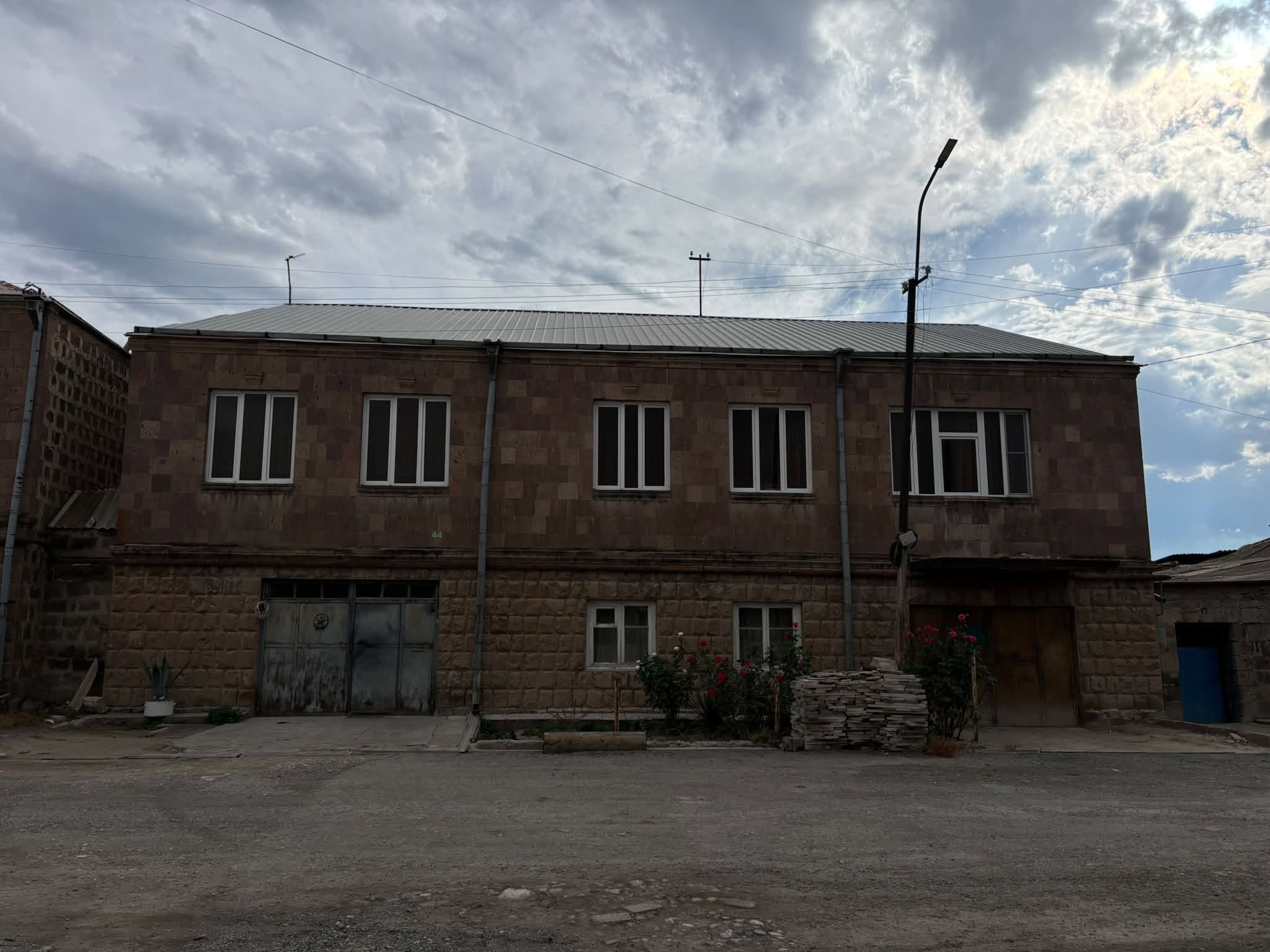 Ev, Araz