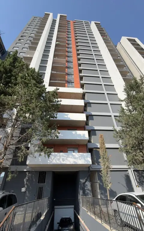 Վաճառվում է բնակարան, Թբիլիսի