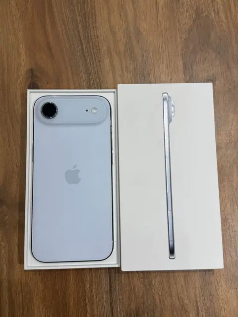Used iPhone in box, no scratches