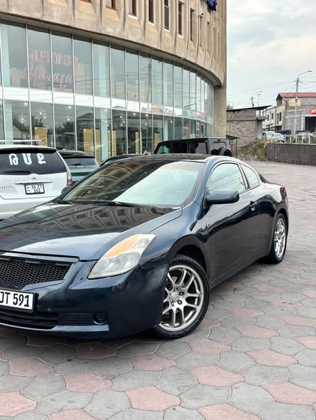 Nissan Altima Coupe 2007 — 4,900$
