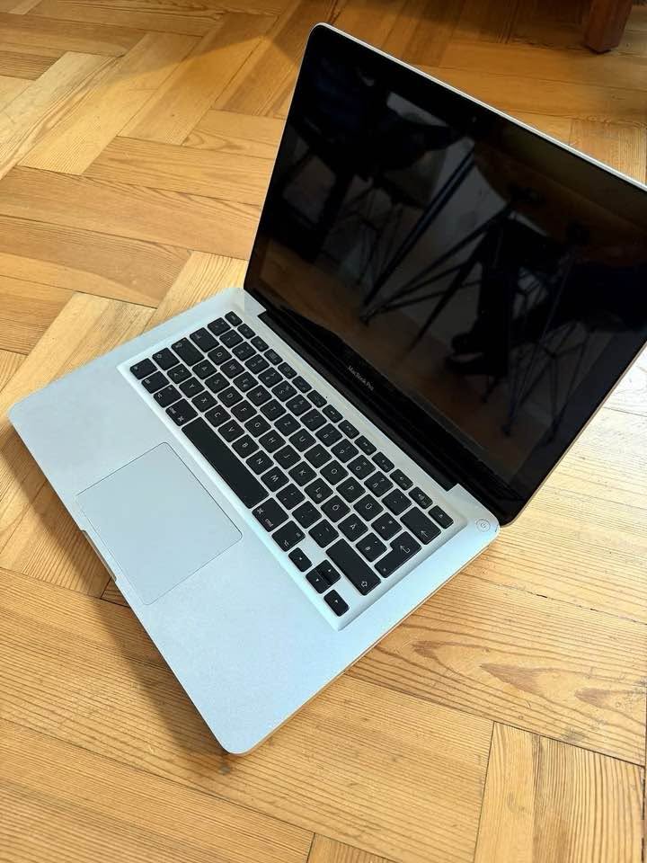 Selling Macbook Pro, 2010 year
