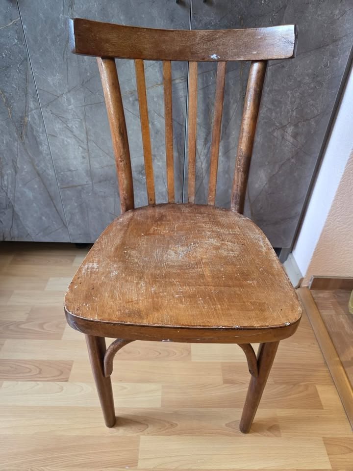 Köhnə, klassik ağac stolçaqları satılır. Ideal — 40₾