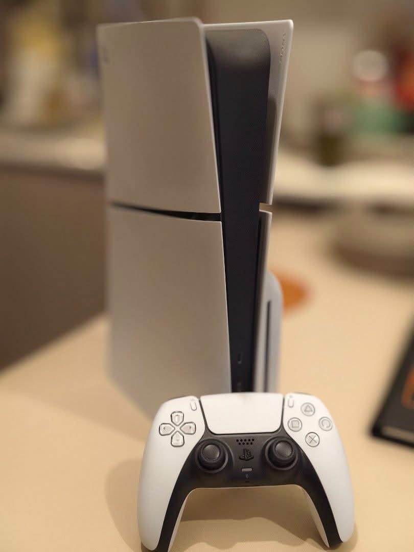 Վաճառում եմ Sony Playstation 5 Slim — 320,000֏