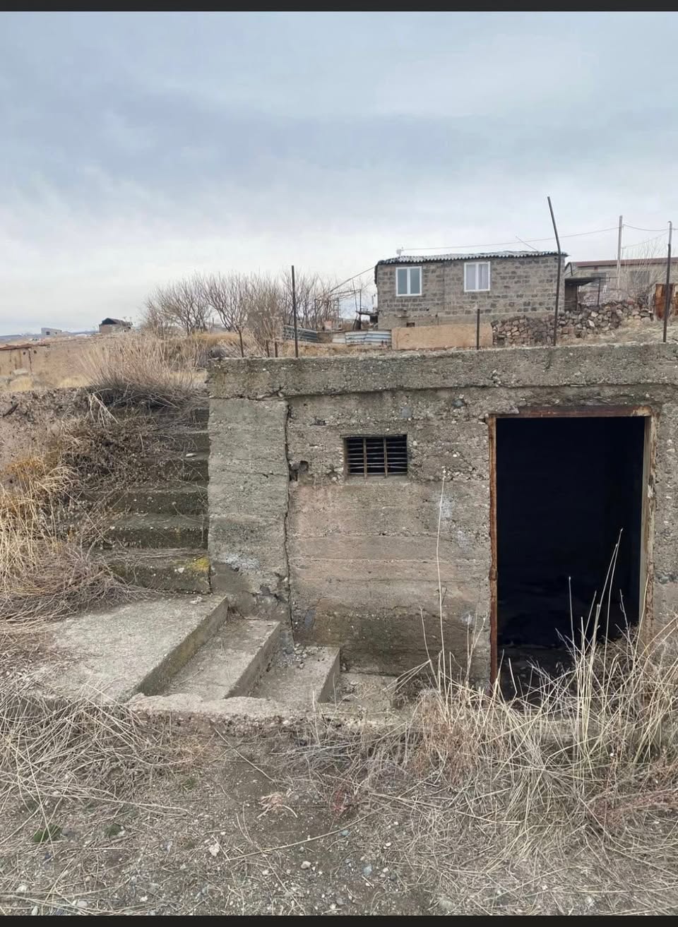 Satılık torpaq sahəsi sənədləri ilə 525кв.м (əlavə — 8,000,0…