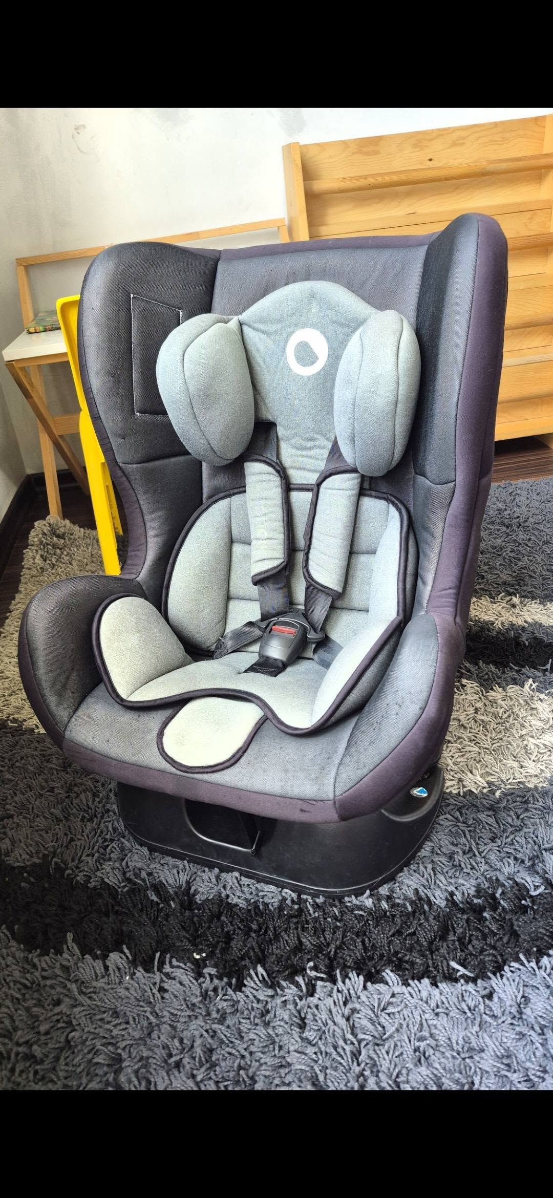 The car seat is clean. For a child from 0.