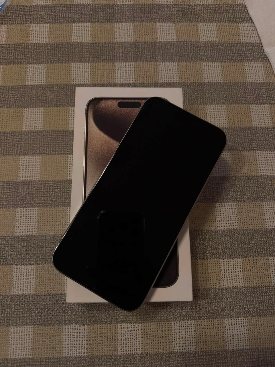 iPhone 15 Pro Max, natural titanium