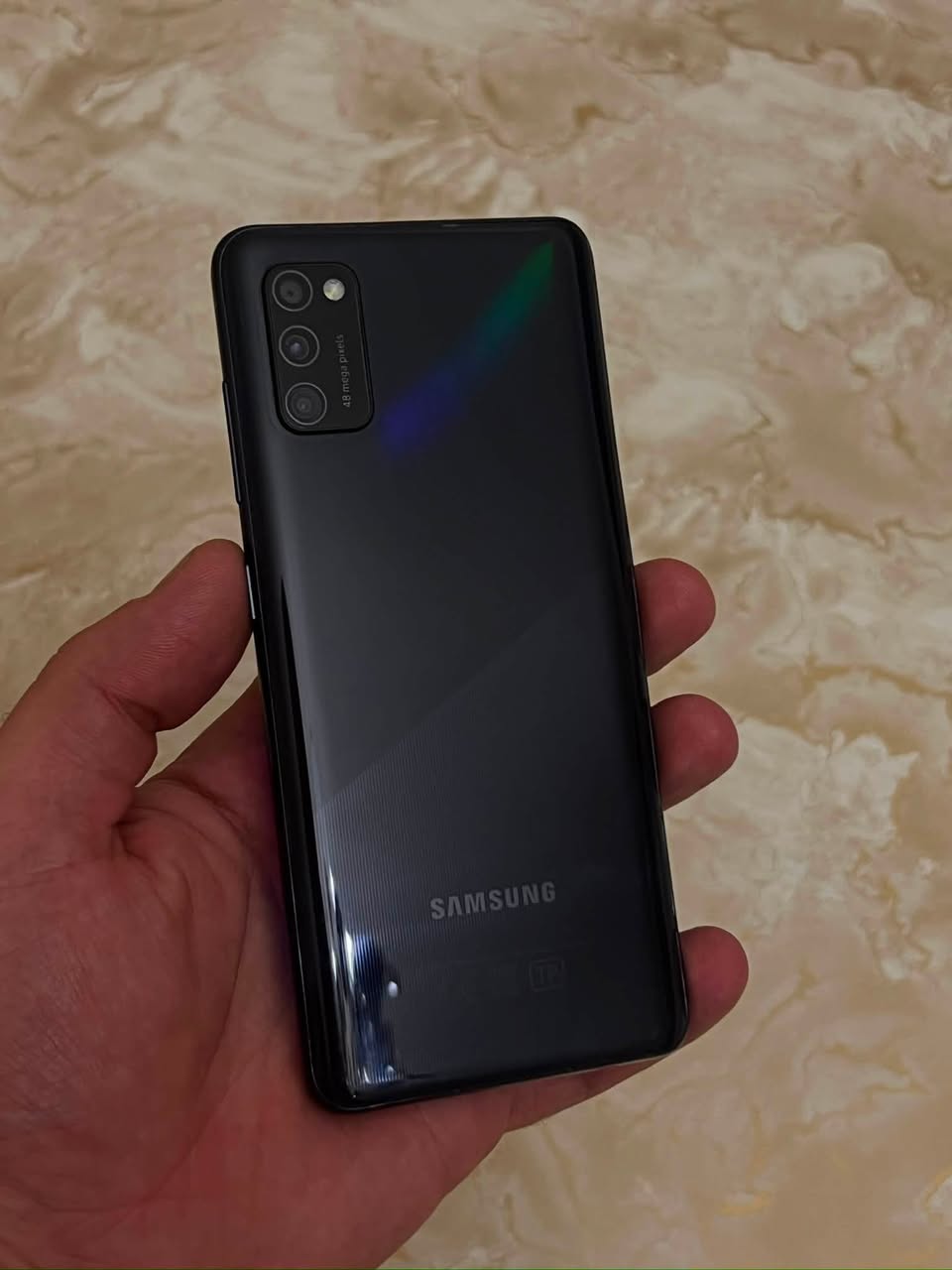 Galaxy A41 64GB хорошего состояния за 30.000драм
