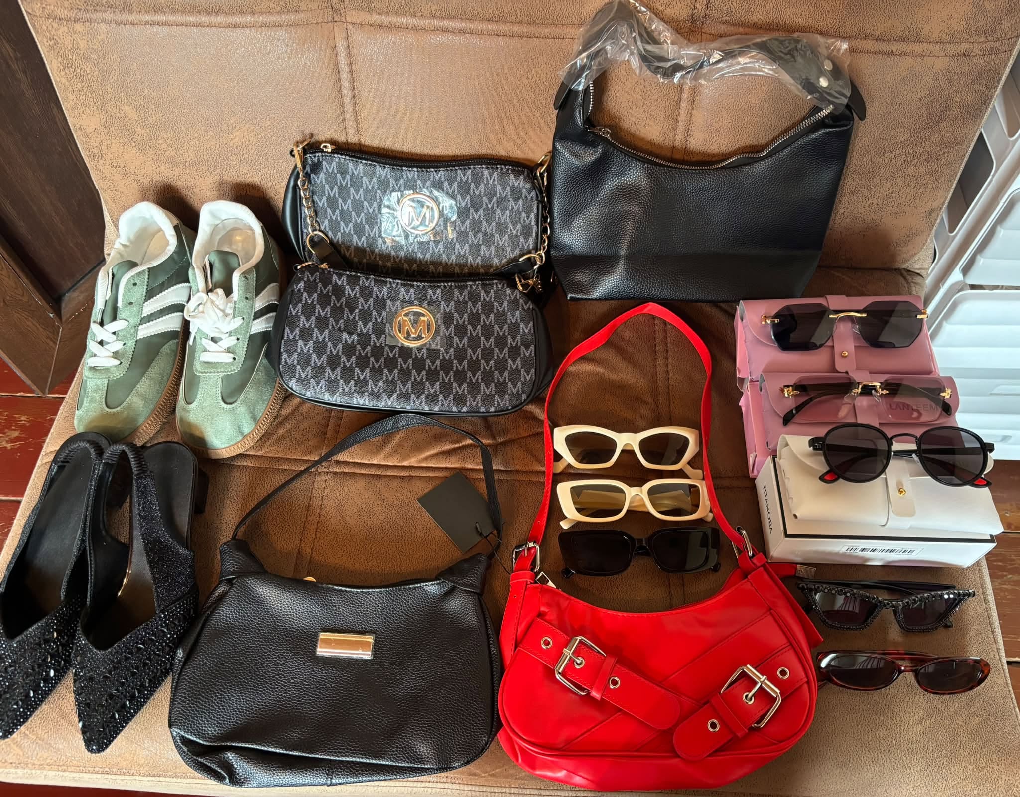 Bags, shoes and sunglasses lot
