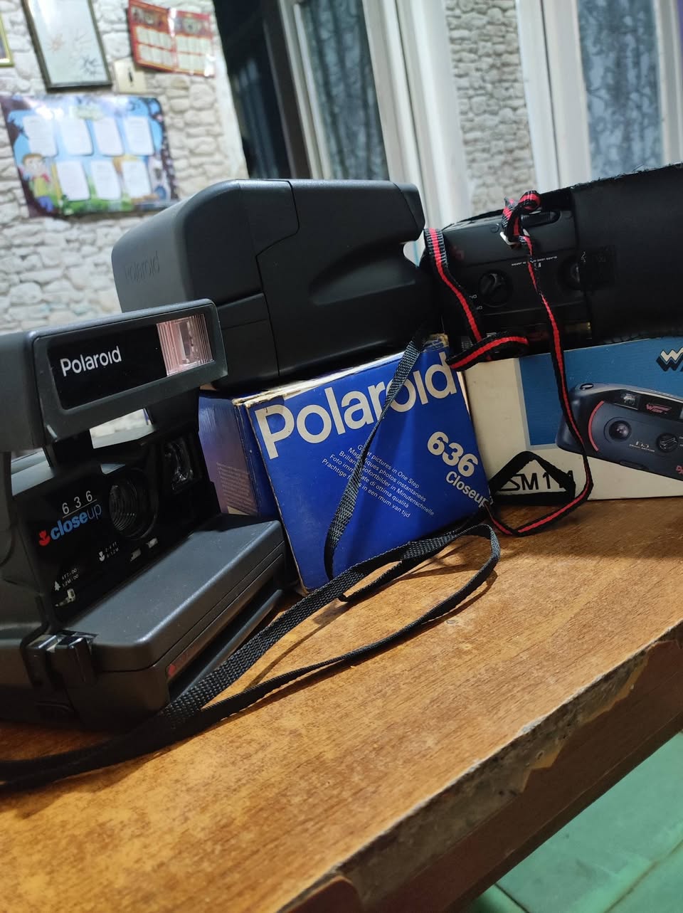 два Polaroid и фотоаппарат