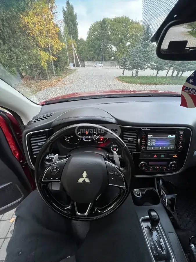 Mitsubishi Outlander 2016 — 9,700$